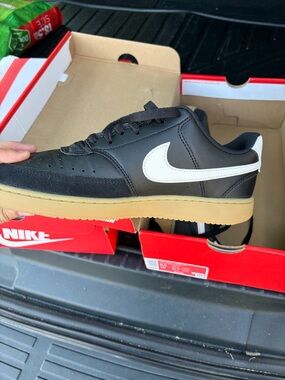 Nike Men’s Black & White Low-Top Sneaker with Gum Sole
